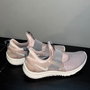 Nike renew freedom tennis shoes